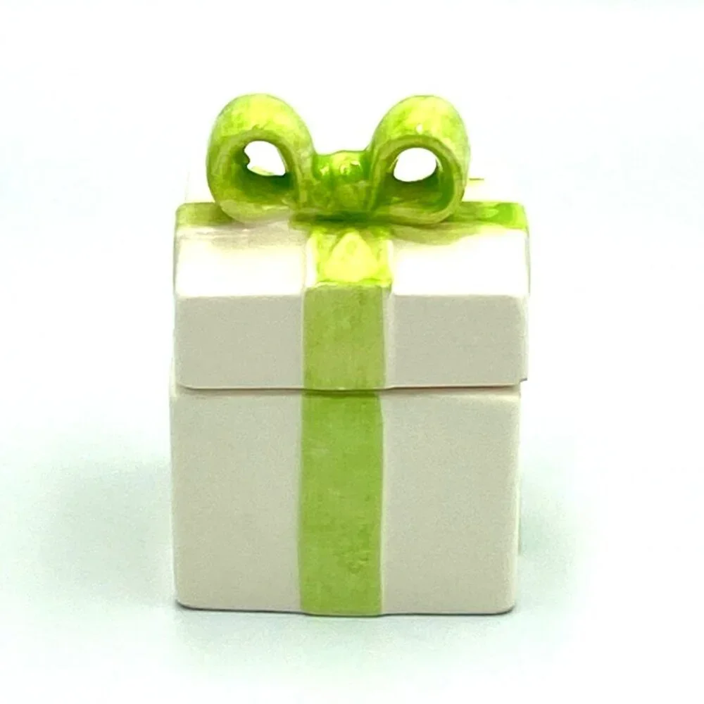 Vintage Ceramic Present Lidded Gift Trinket Ring Box Made in Japan White & Green